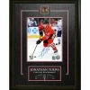 FRAMEWORTH CHICAGO BLACKHAWKS JONATHAN TOEWS SIGNED FRAMED 8X10