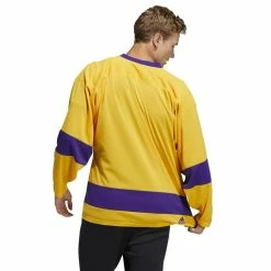 LOS ANGELES KINGS ADIDAS TEAM CLASSICS ADULT YELLOW HOCKEY JERSEY 11 LOS ANGELES KINGS ADIDAS TEAM CLASSICS ADULT YELLOW HOCKEY JERSEY -Jersey shop LOS ANGELES KINGS ADIDAS TEAM CLASSICS ADULT YELLOW HOCKEY JERSEY FRONT MODEL BACK