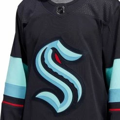 SEATTLE KRAKEN ADIDAS ADIZERO PRIMEGREEN AUTHENTIC NAVY HOME JERSEY -Jersey shop SEATTLE KRAKEN ADIDAS ADIZERO PRIMEGREEN AUTHENTIC NAVY HOME JERSEY LOGO CREST